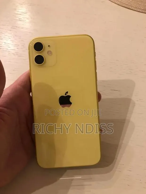 Apple iPhone 11 64 GB Gold · Photo 1