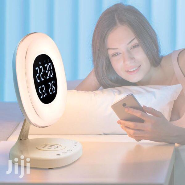 Promate Aurarise Clock,6 Color LED+Wireless Charging Station · Photo 3