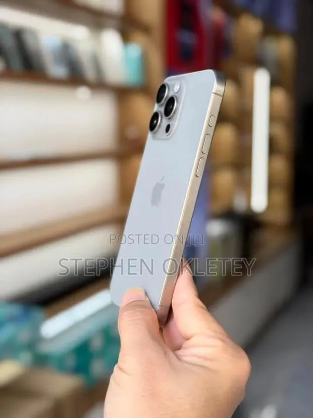 New Apple iPhone 15 Pro Max 256 GB Silver · Photo 1