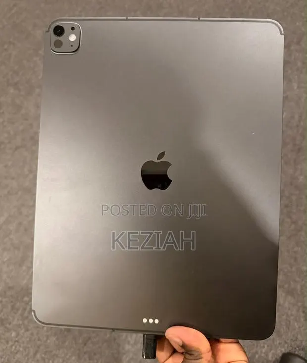 Apple iPad Pro 13 (2025) 512 GB Silver · Photo 1
