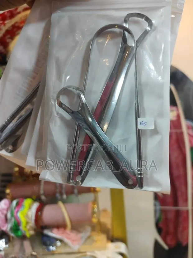 Metallic Tongue Scraper · Photo 1