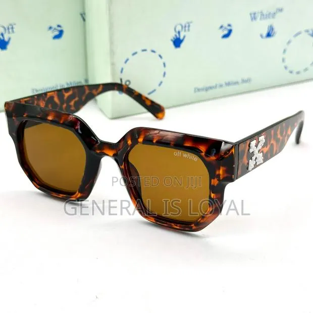 Offwhite Shades · Photo 1