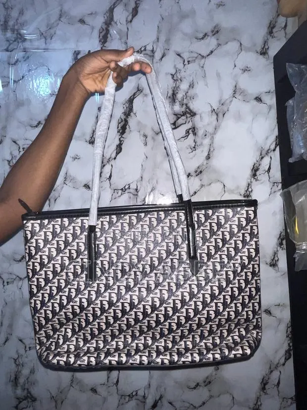 Beautiful Ladies Totebags · Photo 1