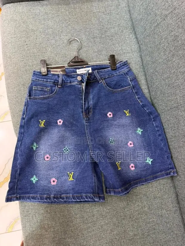 Ladies Baggy Short Jeans · Photo 1