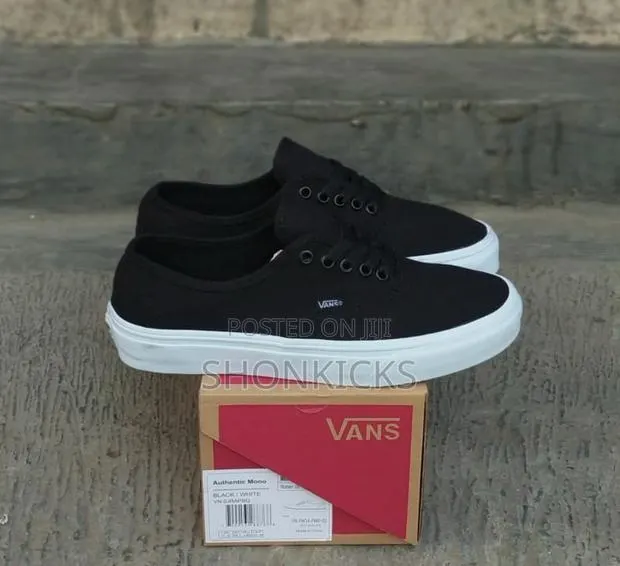Vans Triple Black · Photo 1