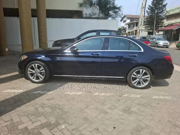 Mercedes-Benz C300 2018 Blue · Photo 1