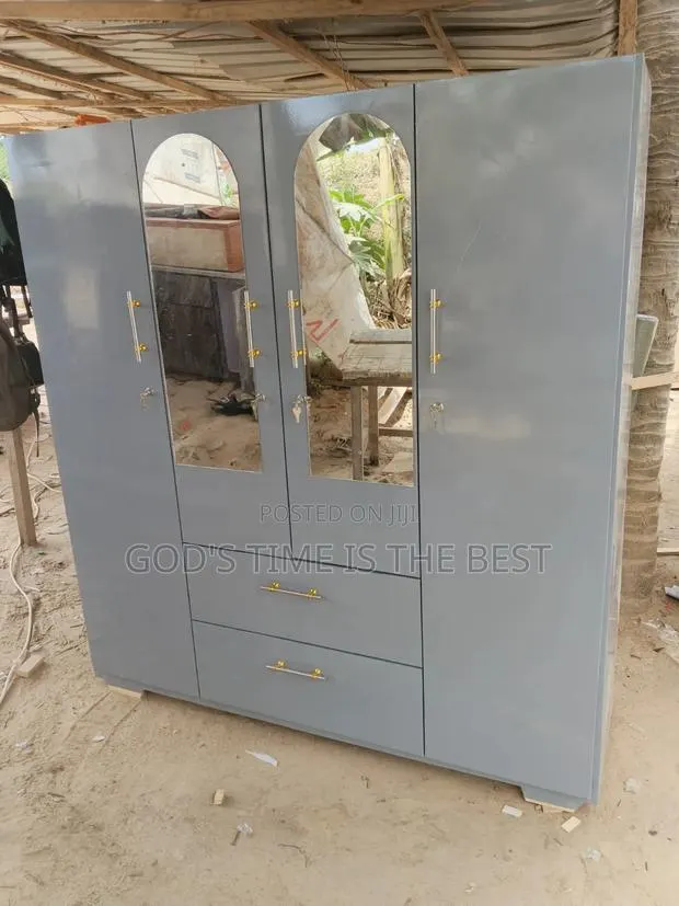 Four in One Wardrobe Quality · Photo 1
