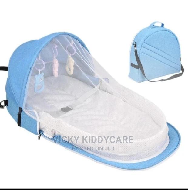 Portable Baby Bed · Photo 1