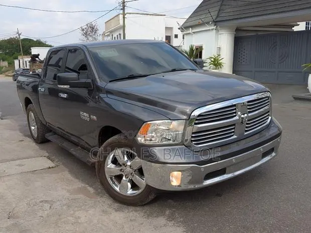 Dodge RAM 1500 5.7 Petrol AWD 2018 Gray · Photo 1
