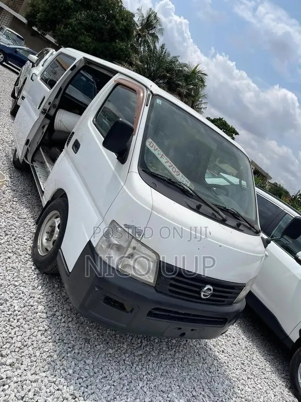 Nissan Caravan (Urvan) 2013 White · Photo 1