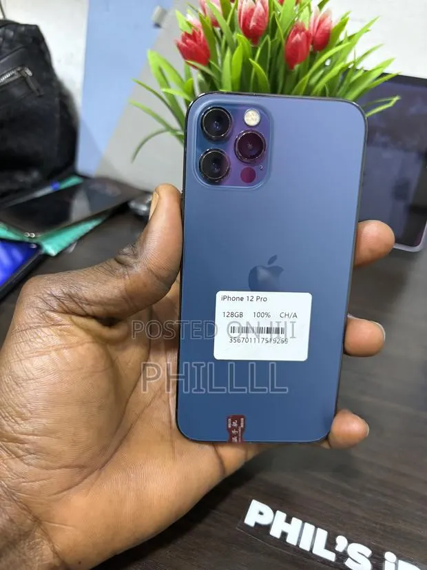 Apple iPhone 12 Pro 128 GB Blue · Photo 1