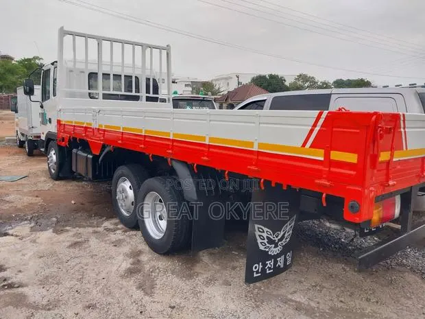 Hyundai 5ton Doble Axle · Photo 1