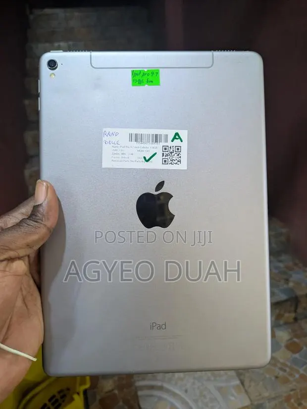 Apple iPad Pro 9.7 (2016) 128 GB Silver · Photo 1