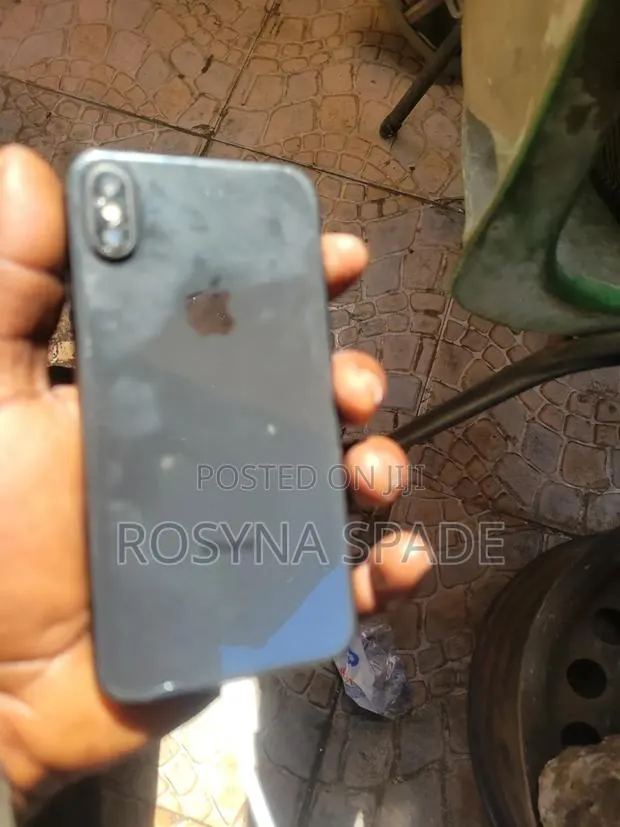 Apple iPhone X 64 GB Black · Photo 1