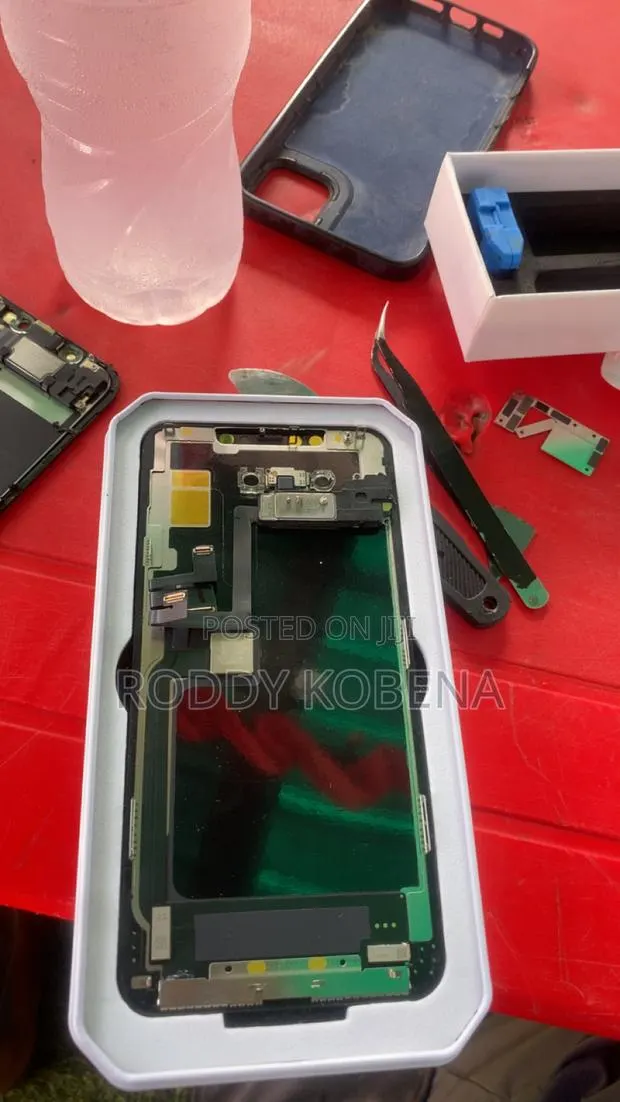 iPhone X to 16 Pro Max Screen and Back Glass Replacement · Photo 1