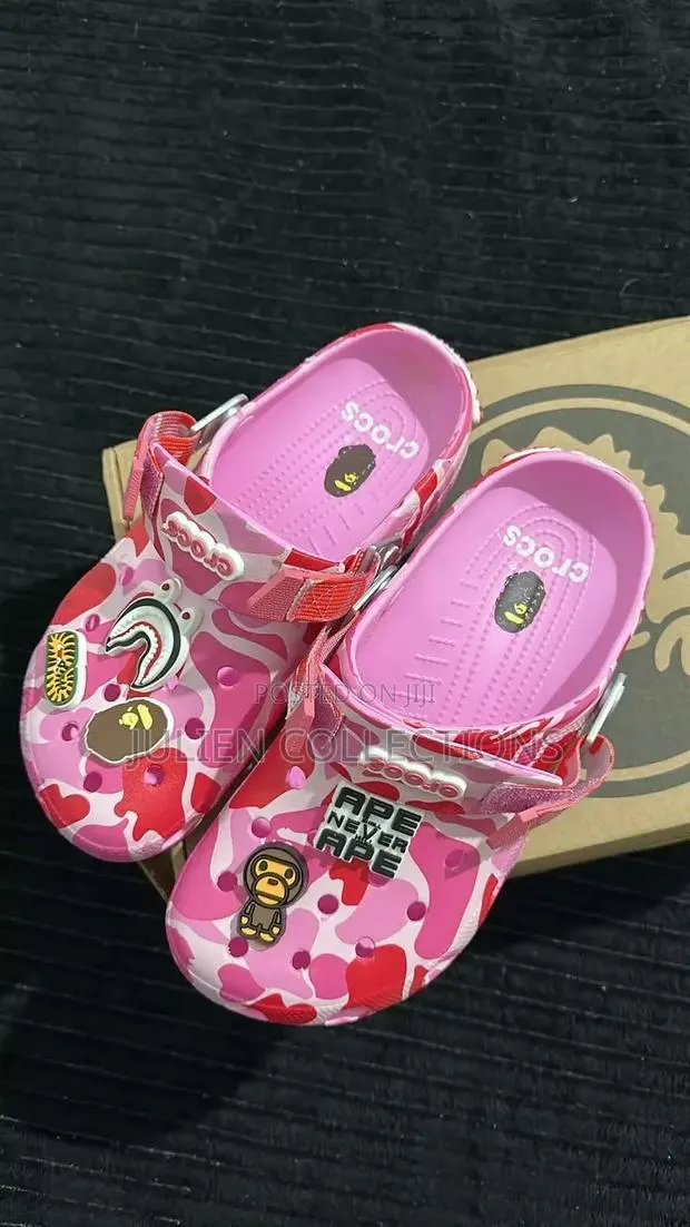 Crocs Classic Bape Hot Pink · Photo 1