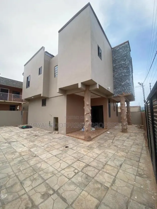 3bdrm House in Luxelooks Properties, Adenta for rent · Photo 1