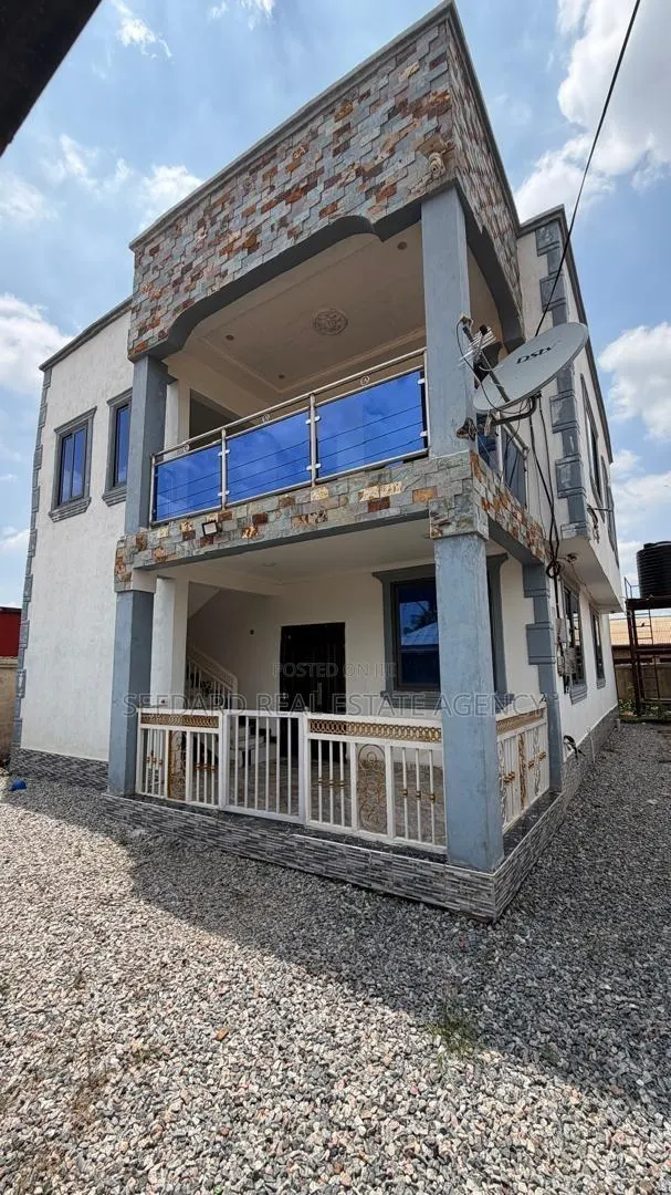 4bdrm House in Sefdard Properties, Amasaman for sale · Photo 1