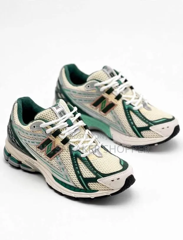 New Balance 1906R - Green / Cream / Gold · Photo 1