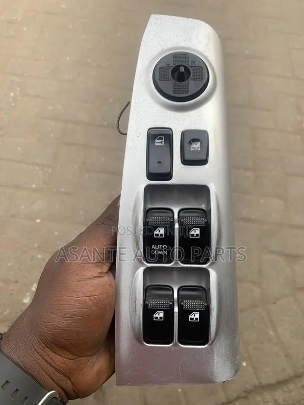 Kia Sportage Power Window Switch · Photo 1