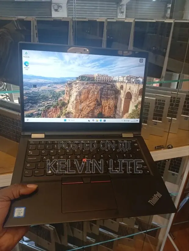 Laptop Lenovo ThinkPad X390 Yoga 8GB Intel Core i5 SSD 256GB · Photo 1