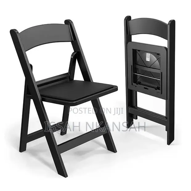 Black Resini Folding Chair · Photo 1