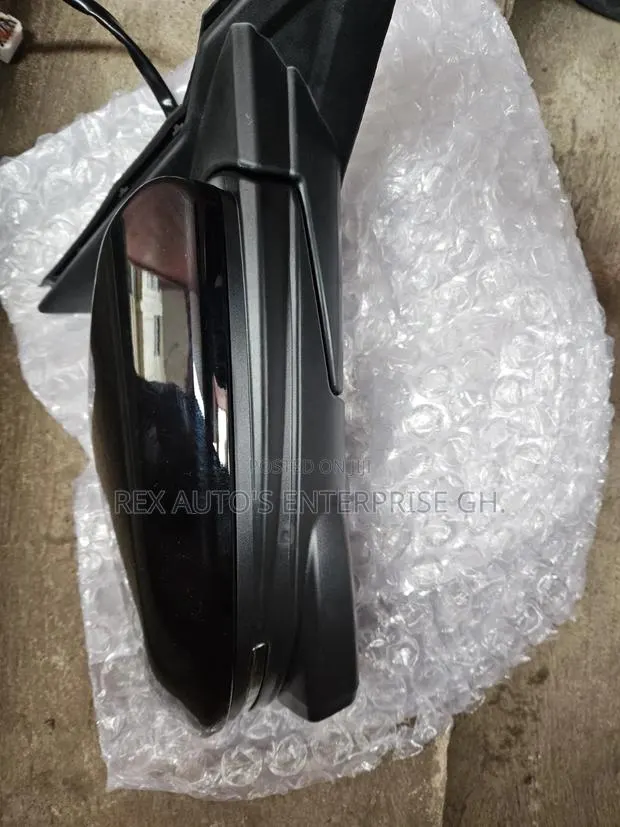 Honda Civic 2016,2017,2018 Side Mirror (Camera Type) · Photo 1