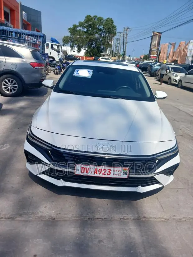 Hyundai Elantra 2024 White · Photo 1