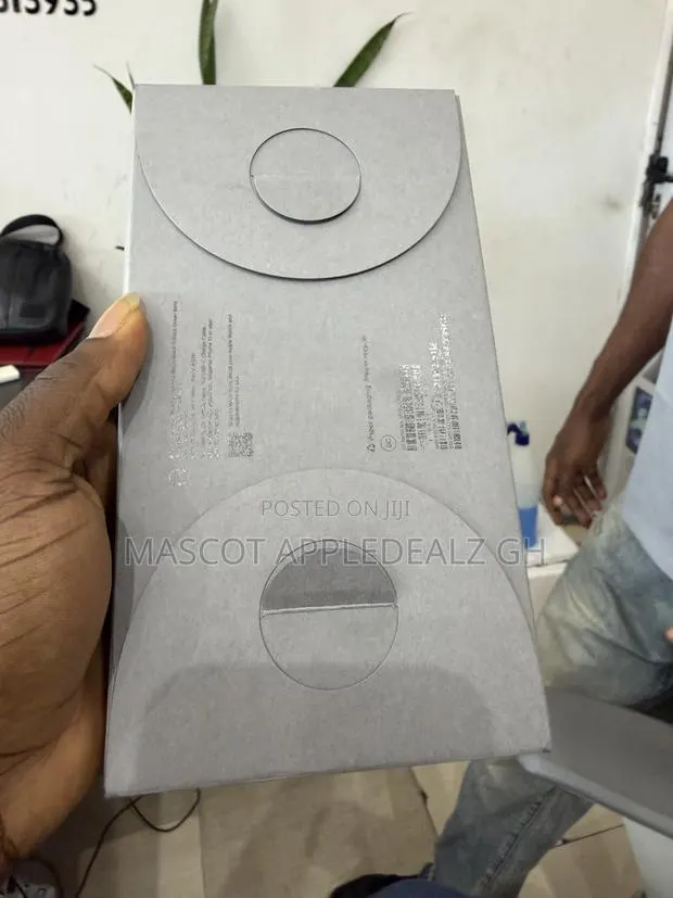 Apple Watch Ultra 3 Black Titanium · Photo 1