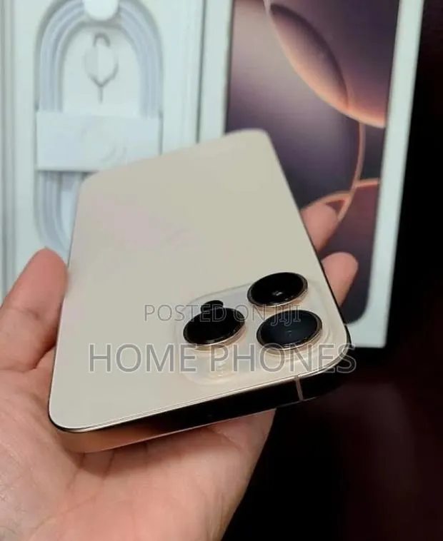 Apple iPhone 16 Pro Max 256 GB Gold · Photo 1