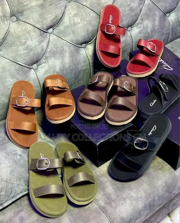 Authentic Clarks Slippers · Photo 1