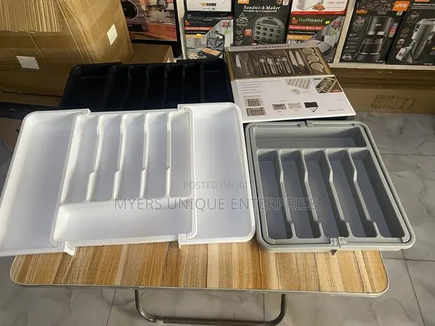 Expandable Cutlery Organizer for Drawer · Photo 1