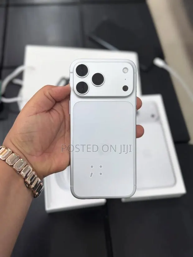Apple iPhone 17 Pro Max 512 GB White · Photo 1