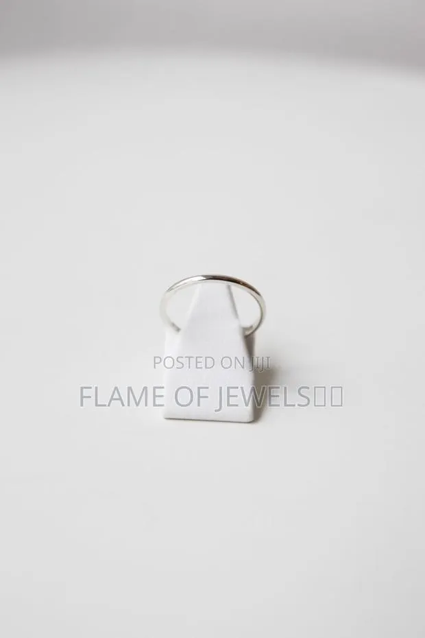 Durable Slim Wedding Ring · Photo 1
