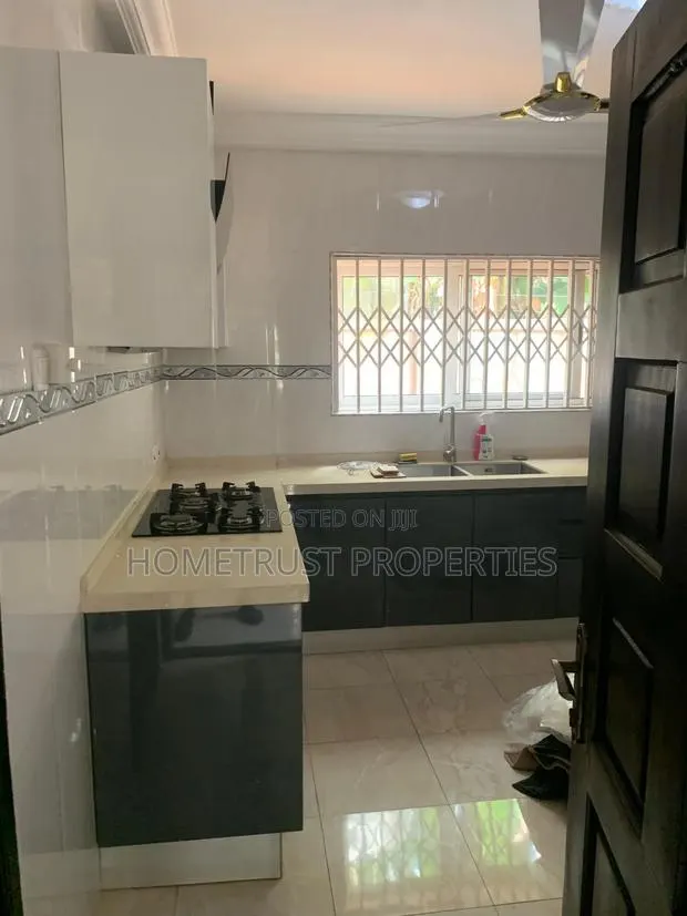 7bdrm Duplex in Botwe School, Nmai-Dzorn for rent · Photo 7