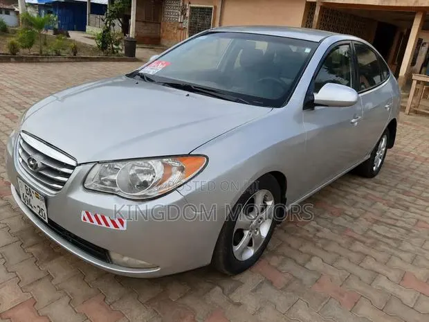 Hyundai Elantra SE 2010 Silver · Photo 1
