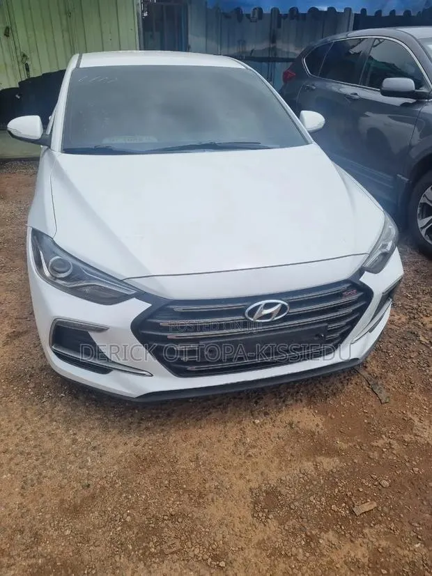 Hyundai Avante 2018 White · Photo 1