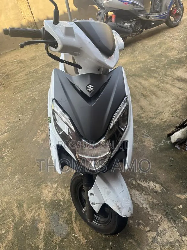 Suzuki 2021 White · Photo 1