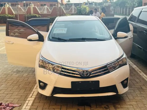 Toyota Corolla L 4dr Sedan (1.8L 4cyl CVT) 2017 White · Photo 1