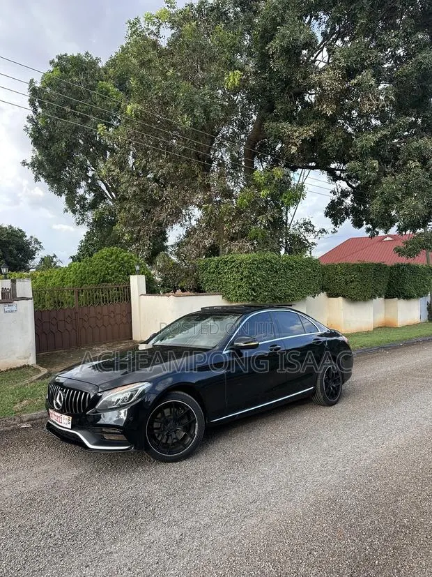 Mercedes-Benz C300 Luxury 4Matic Sedan AWD (2.0L 4cyl 7A) 2016 Black · Photo 1