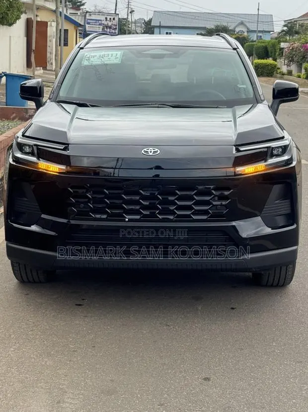 Toyota RAV4 XLE Premium 2026 Black · Photo 1