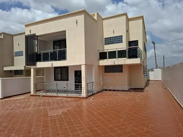 4bdrm House in Ahodwo Daban, Kumasi Metropolitan for sale · Photo 1