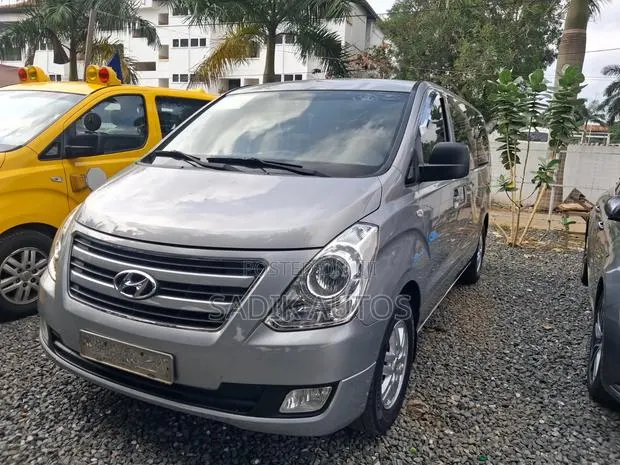 Hyundai Starex 2017 Grey · Photo 1