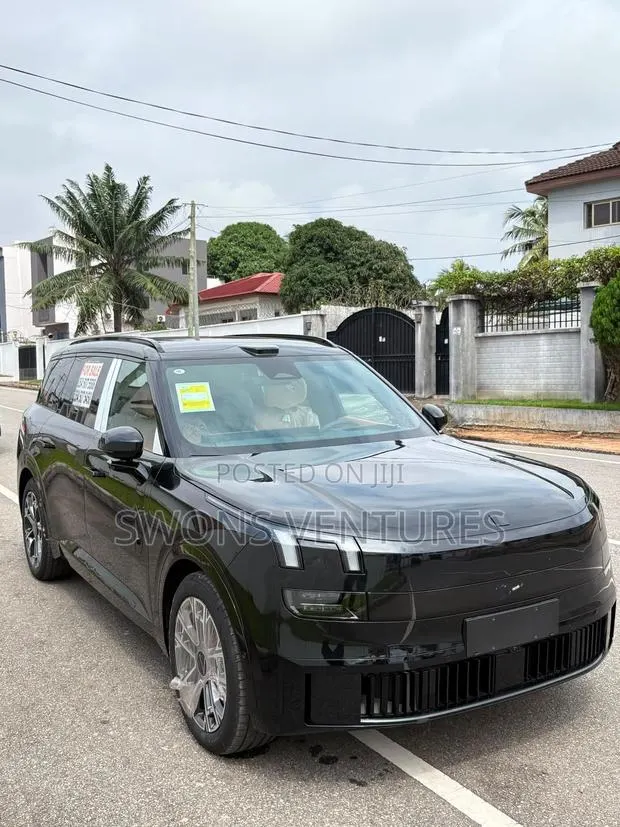 New Li Auto L9 1.5 Hybrid AWD 2025 Black · Photo 1