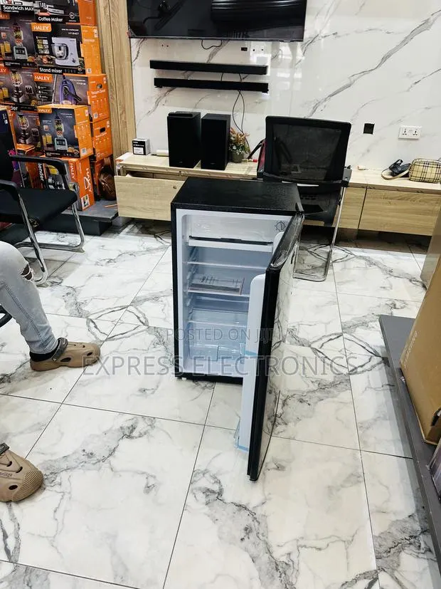 Durable Materials Table Top Fridge Mini Nasco 92l Black · Photo 1