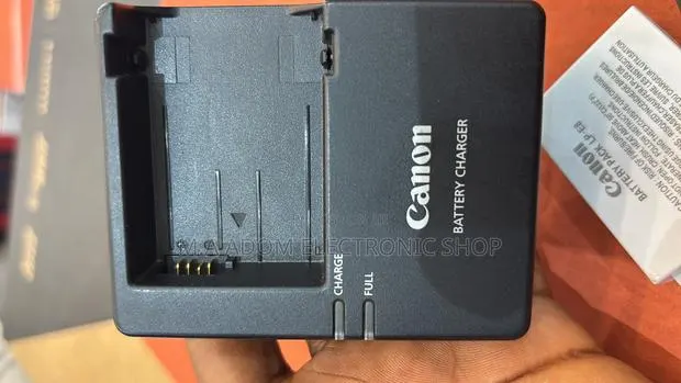 Charger for 700d/600d Cameras · Photo 1
