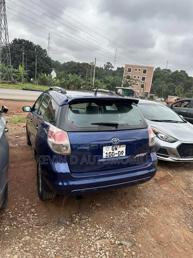 Toyota Matrix Hatchback FWD (1.8L 4cyl 5M) 2007 Blue · Photo 1