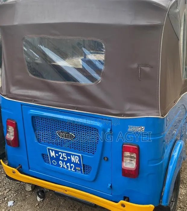 Bajaj RE 2025 Blue · Photo 1