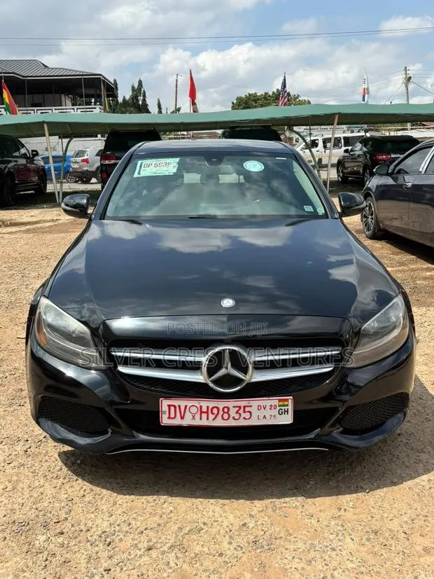 Mercedes-Benz C300 Luxury Sedan RWD (2.0L 4cyl 7A) 2016 Black · Photo 1