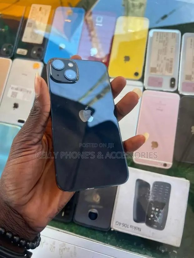 Apple iPhone 13 256 GB Black · Photo 1